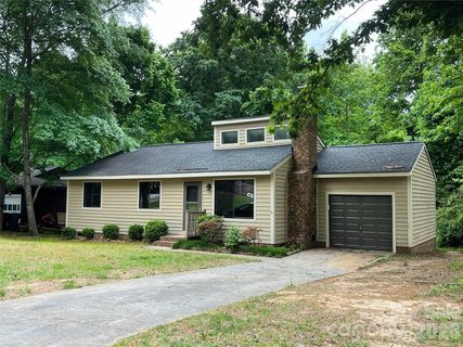 6601 Santa Cruz Trail pending home in Hickory Ridge, Charlotte, NC
