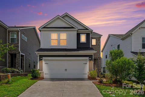 527 Palmarosa Street pending home in Anniston Chase, Fort Mill, SC