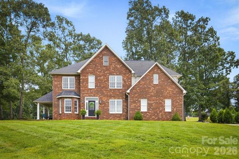 3890 Hyder Court active home in Silver Creek Plantation, Morganton, NC