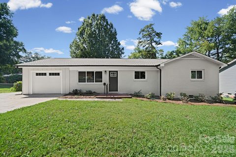 1041 Watts Drive pending home in Oakdale, Charlotte, NC