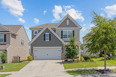 6855 Spring Peeper Lane active home in Walnut Creek, Lancaster, SC