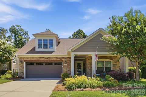 1100 Avalon Place pending home in The Courtyards At Emerald Lake, Matthews, NC