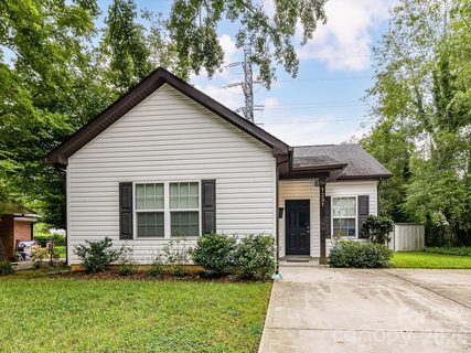 1231 Georgetown Drive pending home in Hidden Valley, Charlotte, NC