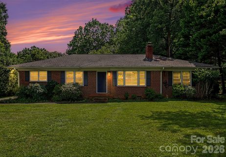 1819 Lumpkin Circle active home in Matthews Estates, Rock Hill, SC