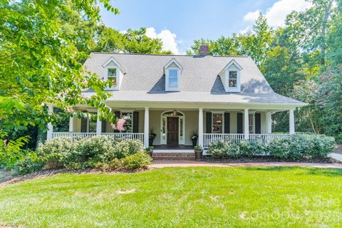 304 S Canterbury Road pending home in Canterbury Hill, Charlotte, NC