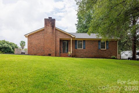 1831 Townes Court active home in Harrell Estates, Rock Hill, SC