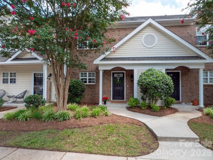 12246 Savannah Garden Drive pending home in Savannah Townhomes, Charlotte, NC
