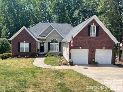 829 Savannah Place Drive active home in Savannah Place, Fort Mill, SC