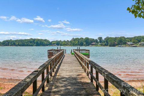 326 Ponderosa Circle pending home in Lake Norman Bonanza, Mooresville, NC