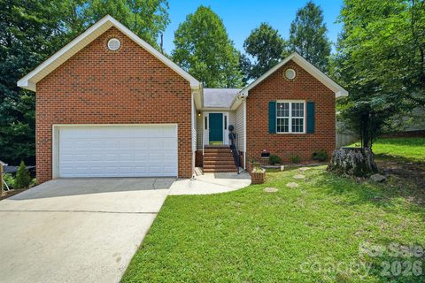 1008 Raywood Court pending home in Sierra Pointe, Matthews, NC