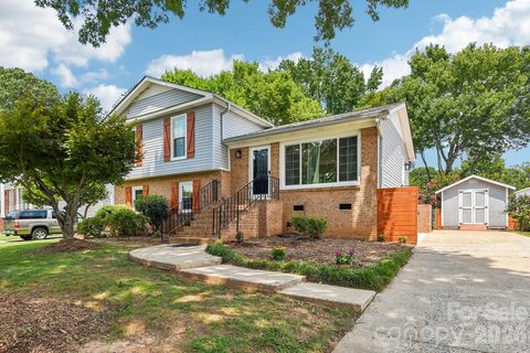 318 Red Roan Place pending home in Bridlewood, Charlotte, NC