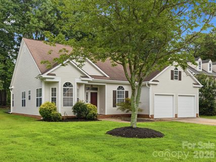 607 Oakbluff Circle pending home in Oakdale Woods, Charlotte, NC