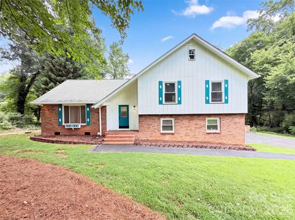 4600 Carving Tree Drive active home in Tarawoods, Charlotte, NC