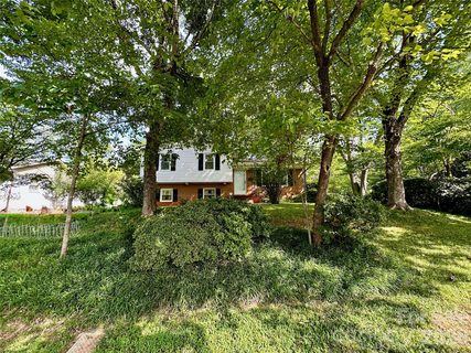 7200 Woodstock Drive pending home in Starmount, Charlotte, NC