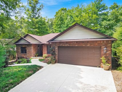 542 Soquili Drive active home in Connestee Falls, Brevard, NC