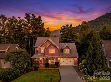 4 Old Bridge Circle active home in Southcliff, Fairview, NC