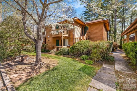 521 Courtwood Lane active condo in Willow Bend, Hendersonville, NC