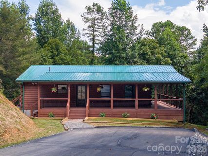 677 Ridgetop Circle pending home in Mountain View Estates, Whittier, NC