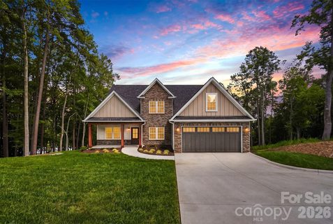 Homes in Waterfront Harbor, Granite Falls