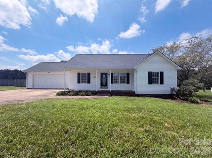 2243 Mintew Circle active home in Lincoln Greens, Lincolnton, NC