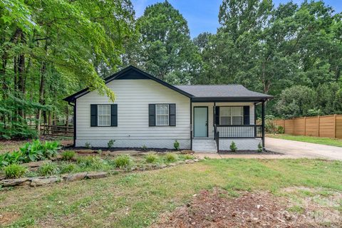 8425 Lochinvar Drive active home in Butterfield, Charlotte, NC