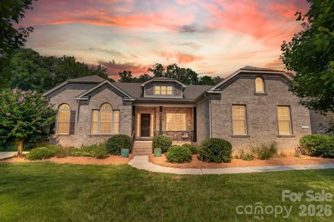 417 Five Leaf Lane pending home in Hollister, Waxhaw, NC