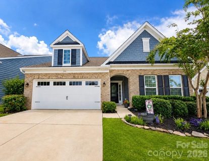 355 Kentmere Lane pending home in Summerhouse At Paddlers Cove, Clover, SC