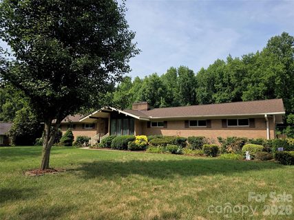2413 Wedgewood Drive pending home in McCall Heights, Salisbury, NC