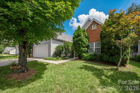 9407 Thatcher Hall Court pending home in Southampton, Charlotte, NC