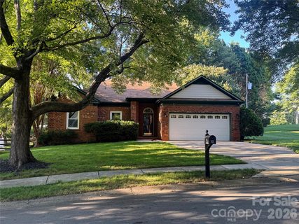 9413 Twin Trail Drive pending home in Cedarfield, Huntersville, NC