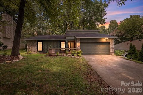 4607 Cricklewood Lane active home in Vernedale Farms, Charlotte, NC