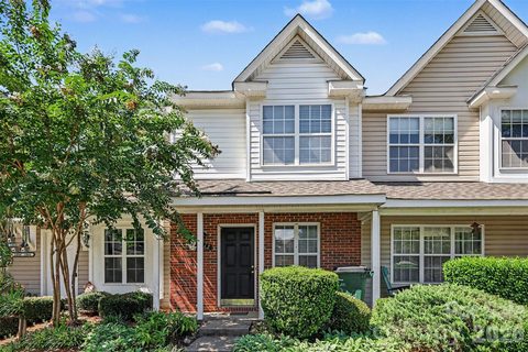 2962 Caldwell Ridge Parkway active townhome in Olde Stone Crossing, Charlotte, NC