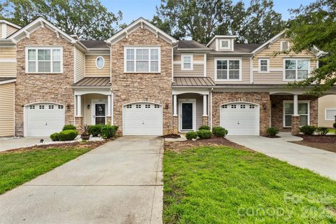 4707 Craigmoss Lane active home in Berewick, Charlotte, NC