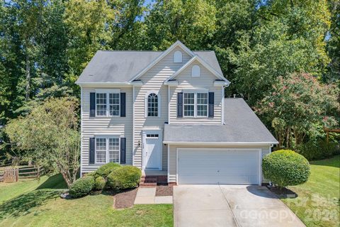728 Knightswood Road active home in Knightsbridge, Fort Mill, SC