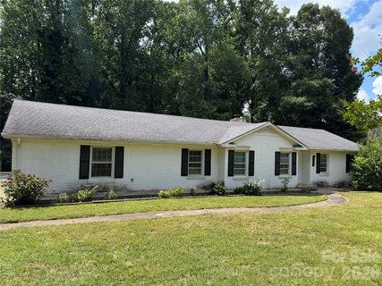 6233 Donna Drive pending home in Meadowbrook Forest, Charlotte, NC