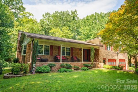 4 Hunters Lane pending home in Hunters Crossing, Hendersonville, NC