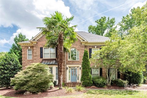 11645 Stonebriar Drive pending home in Stonebriar, Charlotte, NC