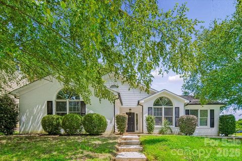 8012 Cadmium Court pending home in Ridgewood, Charlotte, NC