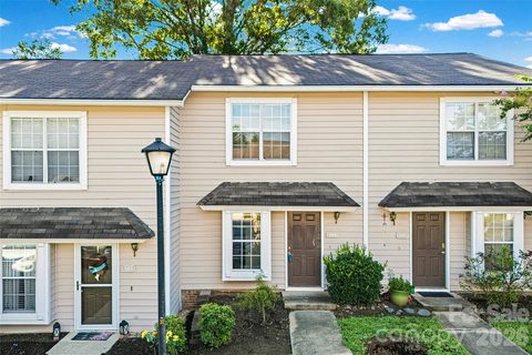304 Heritage Parkway active home in Manor Lake, Fort Mill, SC