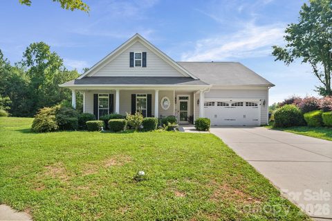 3018 Robusta Court active home in Rosegate, Gastonia, NC