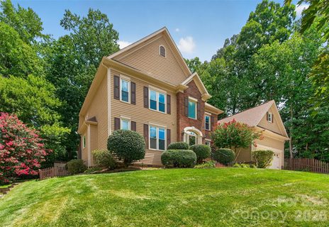 8011 Alba Court pending home in Harrington Woods, Charlotte, NC