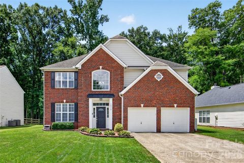 14013 Laurel Trace Drive pending home in The Crossings, Charlotte, NC