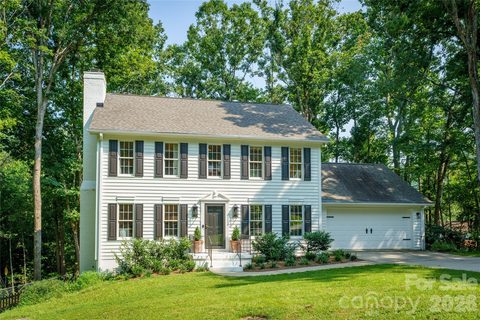 167 Skyview Circle pending home in Hills Of Beaverdam, Asheville, NC