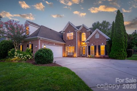 186 Lake Commons Drive active home in Lake Club Commons, Rock Hill, SC
