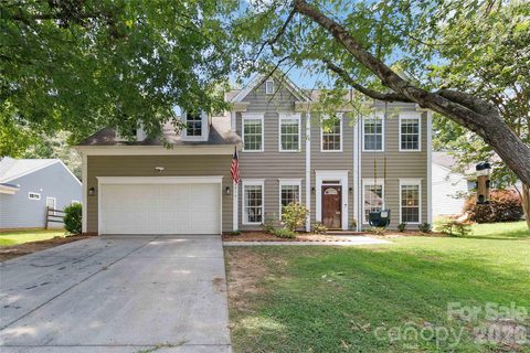 8914 Raven Park Drive pending home in Wedgewood North, Charlotte, NC