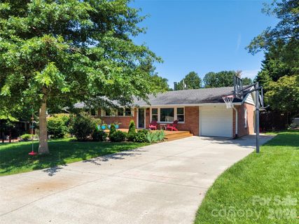 217 S Hillandale Drive pending home in Hillandale, East Flat Rock, NC