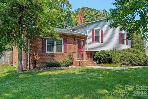 1751 Piney Road pending home in Forest Ridge, Hickory, NC