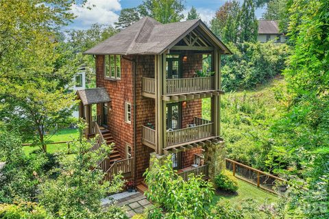 1611 Tippah Park Court pending home in Midwood, Charlotte, NC