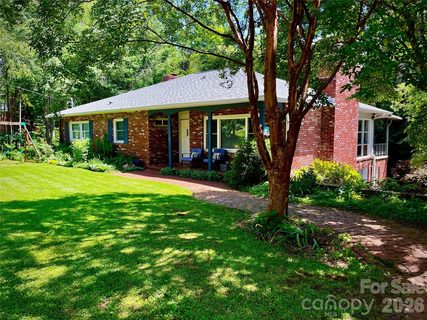 36 Clarendon Road active home in Malvern Hills, Asheville, NC
