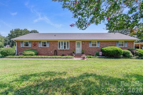 6424 Wilgrove Mint Hill Road pending home in Wilson Woods, Mint Hill, NC
